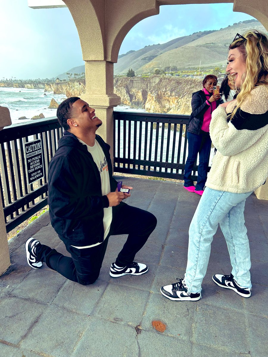 Shellbeeezy's tweet photo. walked in to the new year as a fiancé💍 me and my bestie locked in 4L now ❤️ https://t.co/bCKJ2Nq2Yp