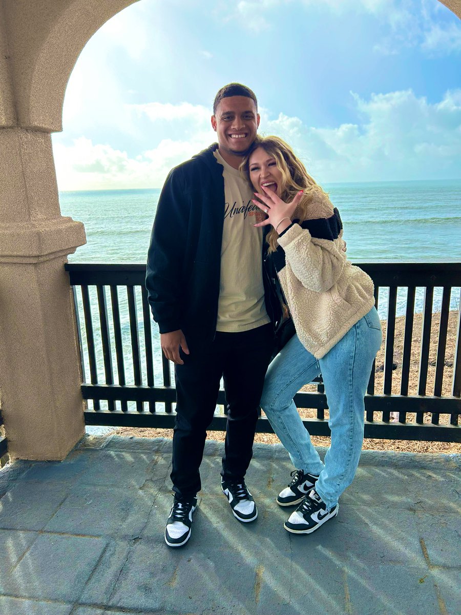 Shellbeeezy's tweet photo. walked in to the new year as a fiancé💍 me and my bestie locked in 4L now ❤️ https://t.co/bCKJ2Nq2Yp