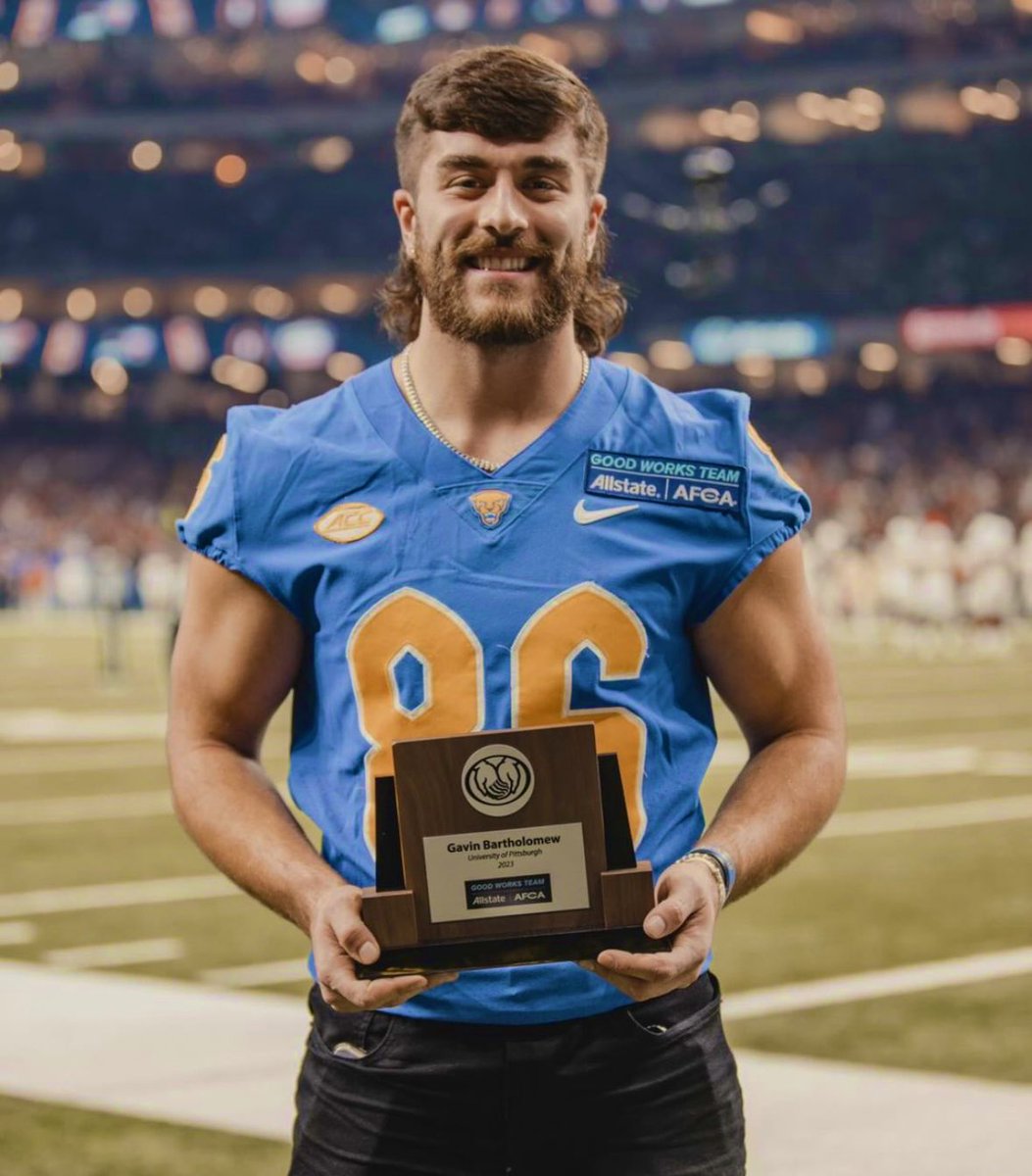 Pitt_FB's tweet photo. Hey, we know that guy 👏 

Congrats to Gavin Bartholomew, a member of the 2023 Allstate AFCA Good Works Team for efforts in the community 🤝

Pitt’s @GavinBartholom6 was honored at the @SugarBowlNola in New Orleans ✨

#H2P » #WeNotMe https://t.co/XtSg5OF8xx
