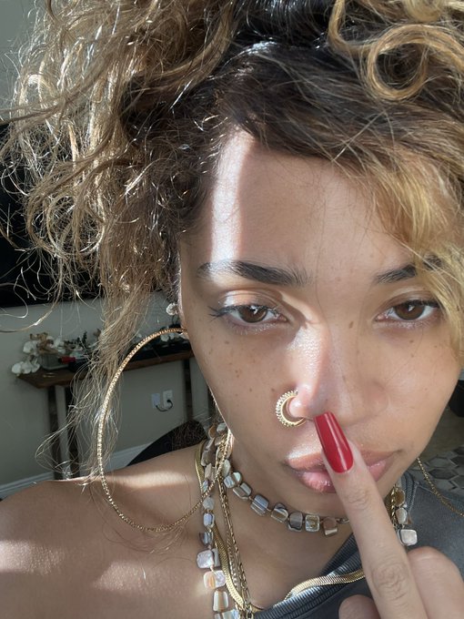 🖕🏽🖕🏽🖕🏽 https://t.co/JRPaXx2NjL<a href="/tag/noordinary"class="tags"><span>#noordinary</span></a><a href="/tag/taiaysha"class="tags"><span>#taiaysha</span></a>