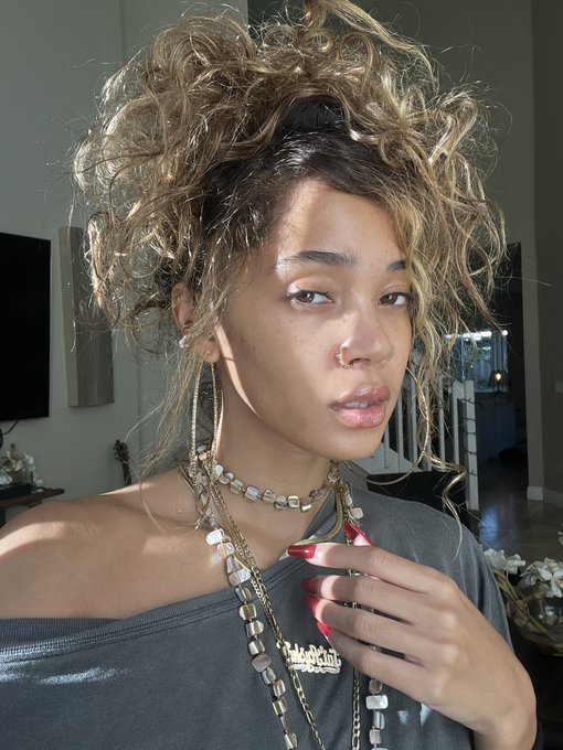 🖕🏽🖕🏽🖕🏽 https://t.co/JRPaXx2NjL<a href="/tag/noordinary"class="tags"><span>#noordinary</span></a><a href="/tag/taiaysha"class="tags"><span>#taiaysha</span></a>