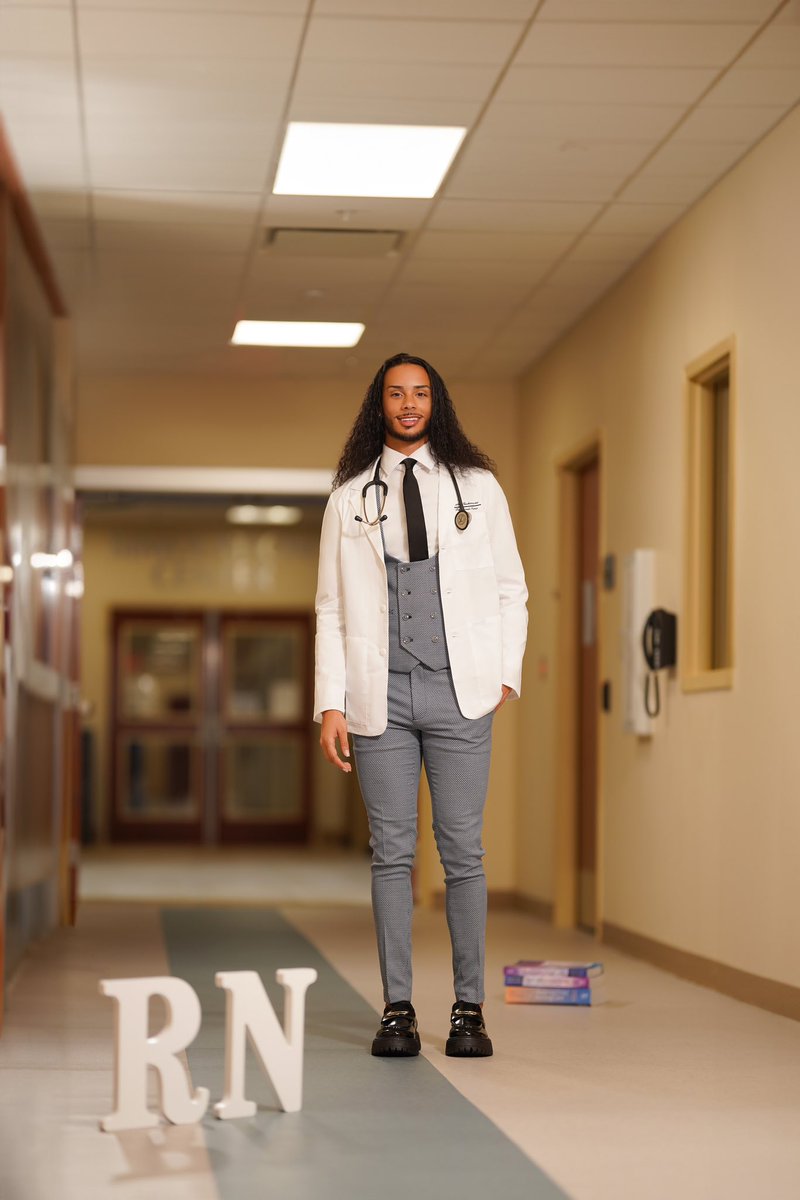 ectisuJm's tweet image. Forgot to mention on twitter that I graduated from Nursing school… Again 💙🩺 #LPNtoRN #RegisteredNurse