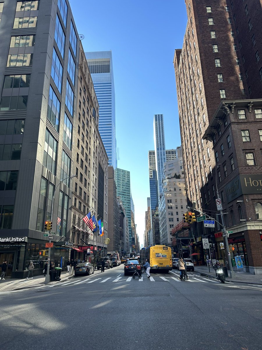 ___talss's tweet photo. NYC🗽 https://t.co/4GOkkP42Tr