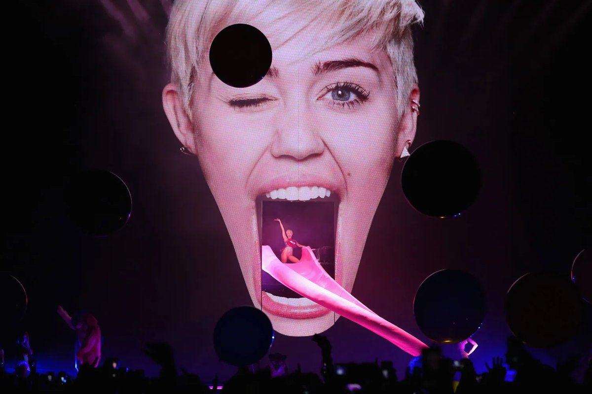 xplasticxhearts's tweet photo. this year would mark a decade since Miley Cyrus’ latest world tour https://t.co/x5H5MhVcUZ
