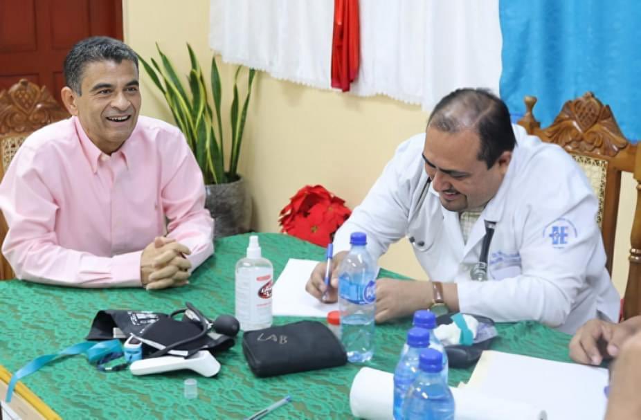 ReligiousNewsN's tweet photo. La dictadura orteguista que cerró el año de manera cruel contra la Iglesia católica en #Nicaragua ahora publica fotos de monseñor Rolando Alvarez., en atención médica, luego de 520 días de secuestro injusto.  El régimen secuestro en diciembre a 14 sacerdotes y al obispo de Siuna https://t.co/wGPqgB62YE