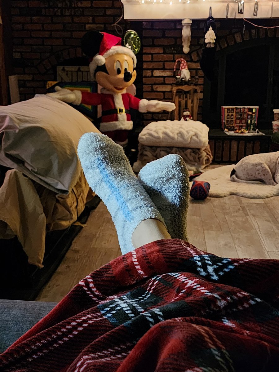 c_sunberry's tweet photo. It's soooo chilly tonight these socks aren't cutting

• feetfetish • toes • socks • foot • feet • https://t.co/Vs6yxFokua