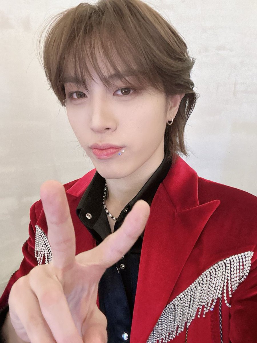 Time passes with it comes new experiences, both good and bad. A plethora of fresh information. I am grateful that you may still receive strength to give it your all. Effort is not wasted. As long as my age continues to increase, we must remain united.