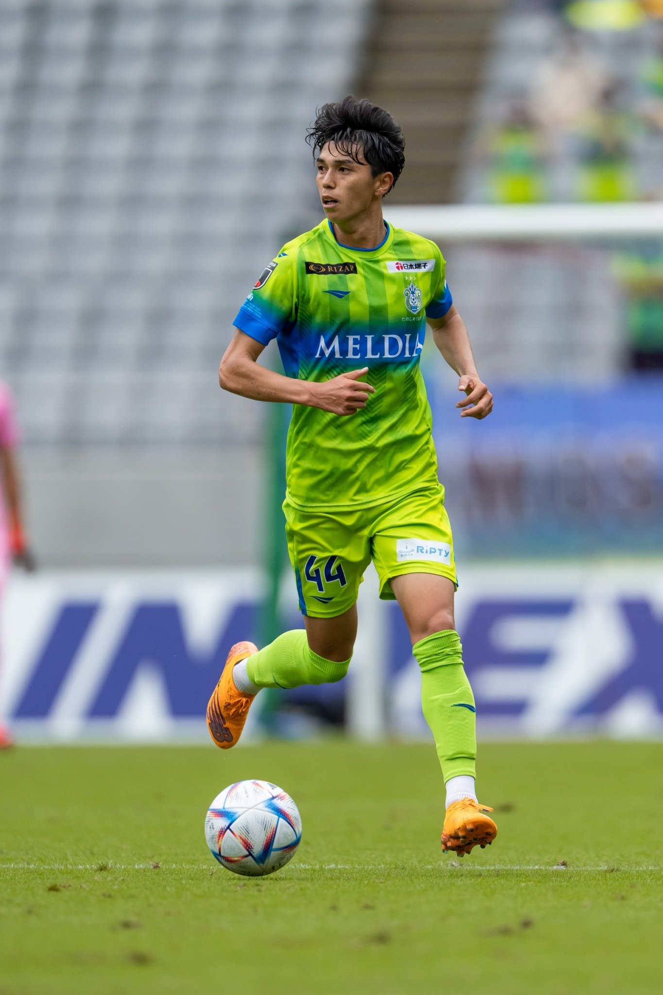 湘南ベルマーレ中野嘉大選手サイン入りスパイク 湘南ベルマーレ中野嘉大選手サイン入りスパイク - メルカリ