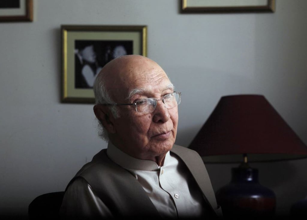 imumeribrahim's tweet photo. Pakistan’s Ex-Finance and Foreign minister, ‘Sartaj Aziz’ passes away at 94.
Rest in Peace Sir.
I don’t know about politics, but as a economist you are leaving a whole legacy behind... https://t.co/oUMjugOfyR