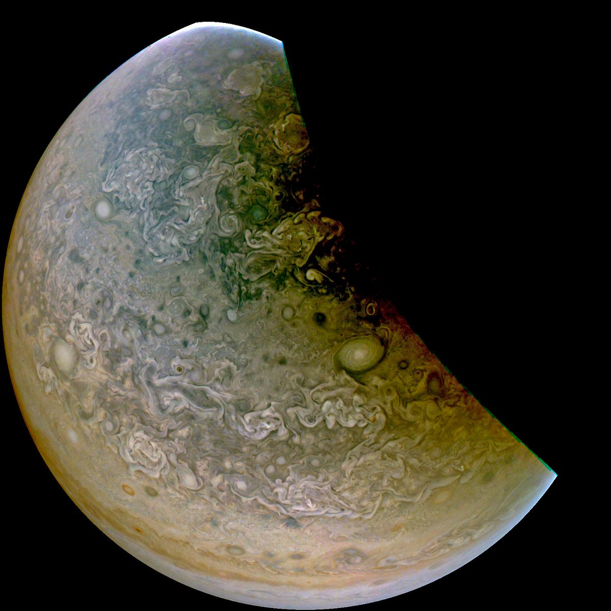 🛰️🌀📸This is a new image from PeriJove57,actually looking at #Jupiter among the acquisitions of @NASAJuno #junocam #JunoMission on 30 Dec 2023. Here an RGB true color view processed from the raw data at missionjuno.swri.edu/junocam/proces… #space @NASA @tedstryk