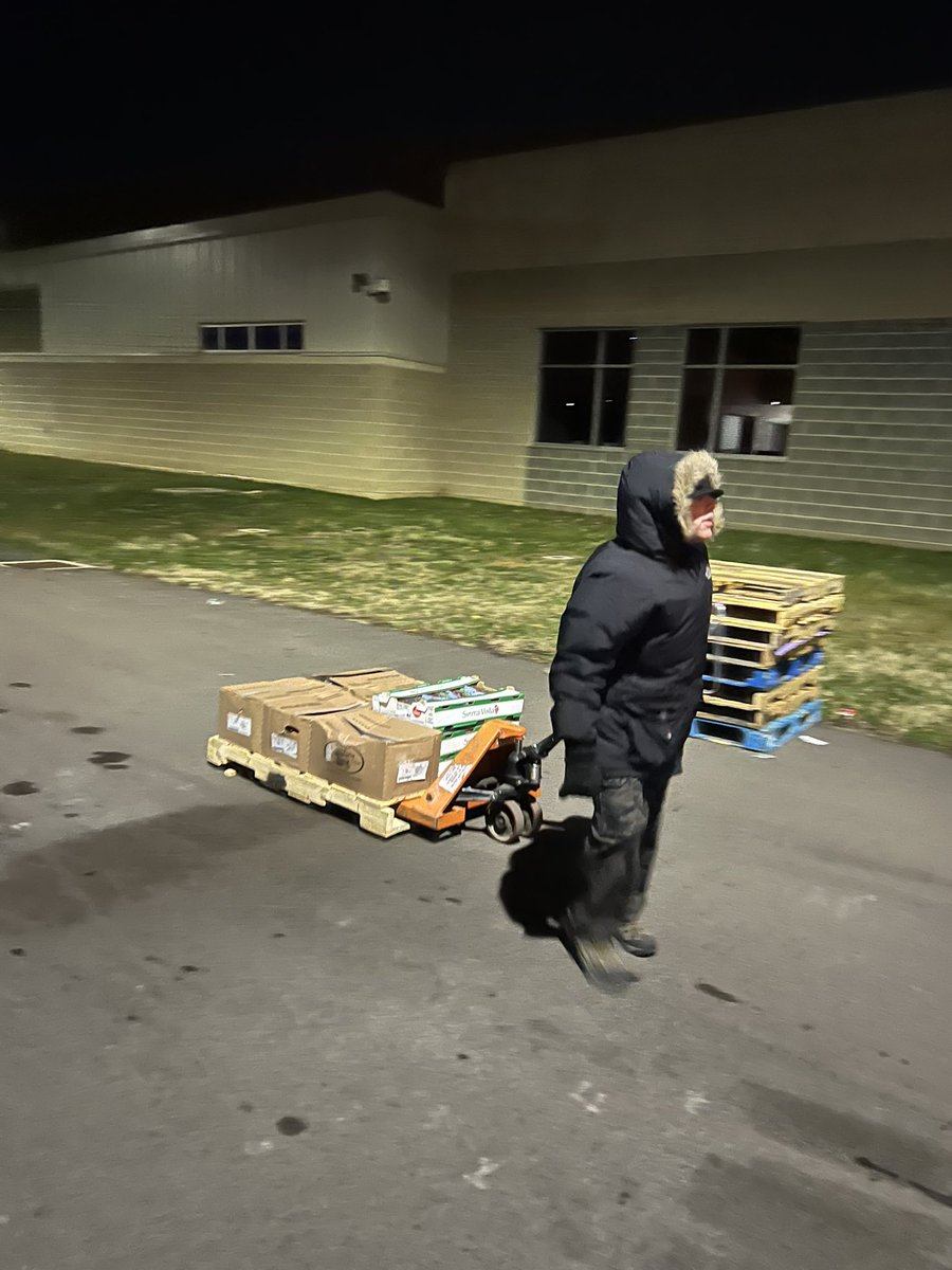 Bring goodness into 2024 one pallet at a time. 

Tonight’s volunteers helped 166 families, thank you for being you and helping others!