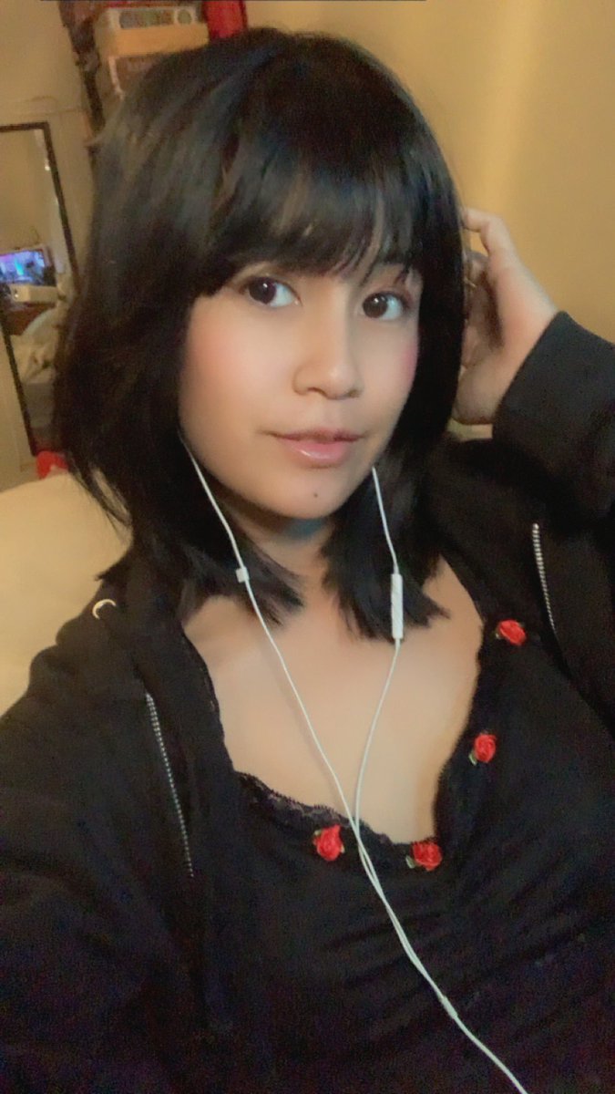 ShippingSalt's tweet image. New year, New me! Happy 2024!

👋I'm live right now!💜