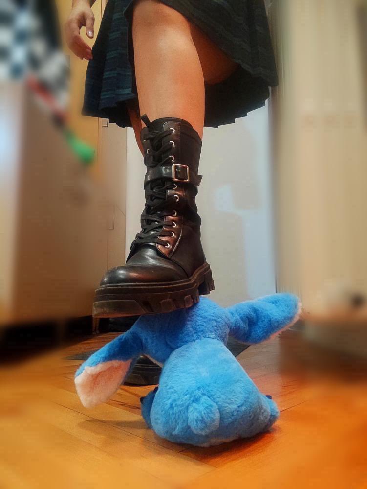 WhiteWidowDal's tweet photo. My New Year’s resolution’s are :
1) Still be adorable 
2) Work out more
3) Step on you with my boots
4) Drain more than last year
5) Turn more men and women into mindless slaves
6) Have a sub in chastity for half a year
7) Spit into a subs mouth at least 3 times irl
8) Whip a subby so hard they cry
9) Have a cute domme wear a collar and bark for me 🩷
10) Have a sub break a record for their biggest send to me