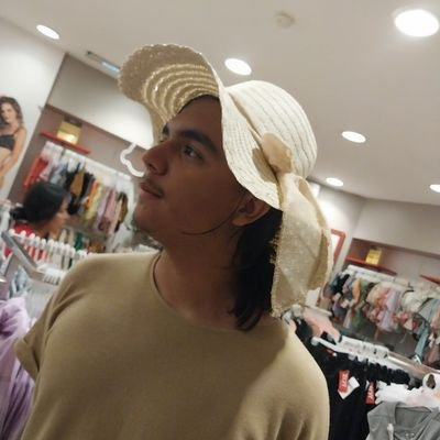 F0RBOBE12's tweet photo. Hilo de las generaciones de bobe12 y de cual serias parte dependiendo de en que momento lo conociste 🌻🖤 https://t.co/6KzcIafsv7