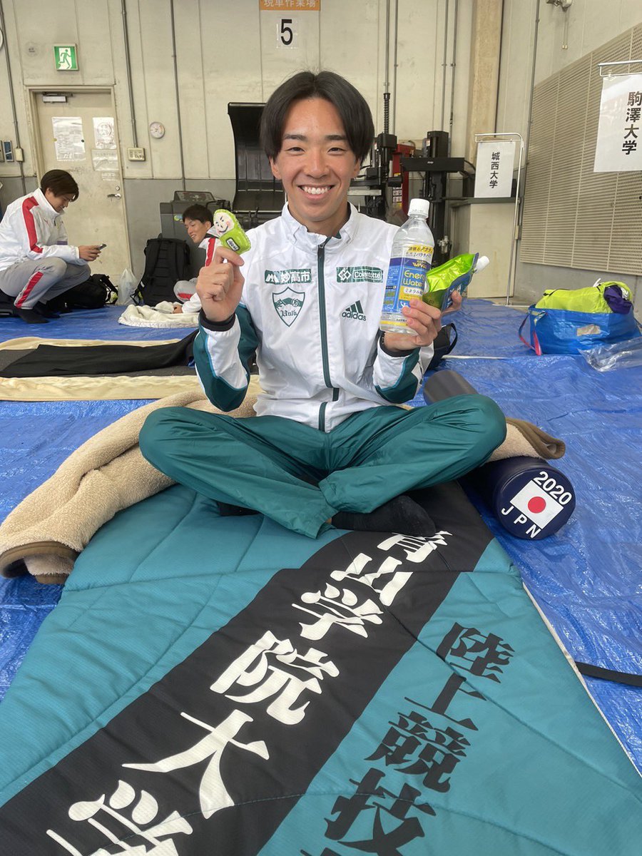 aogaku_rikujyou's tweet photo. 【第100回箱根駅伝】

9区を走るのは倉本玄太(4年)です。

4年間ひたむきに努力をし続け、ついに掴んだ夢の舞台。
箱根にかける想いは誰にも負けません。絶好調の彼が意地の走りを魅せます！

応援よろしくお願いいたします！

#負けてたまるか大作戦
#青学駅伝
#AllForGreen https://t.co/PZG7YP0VFm