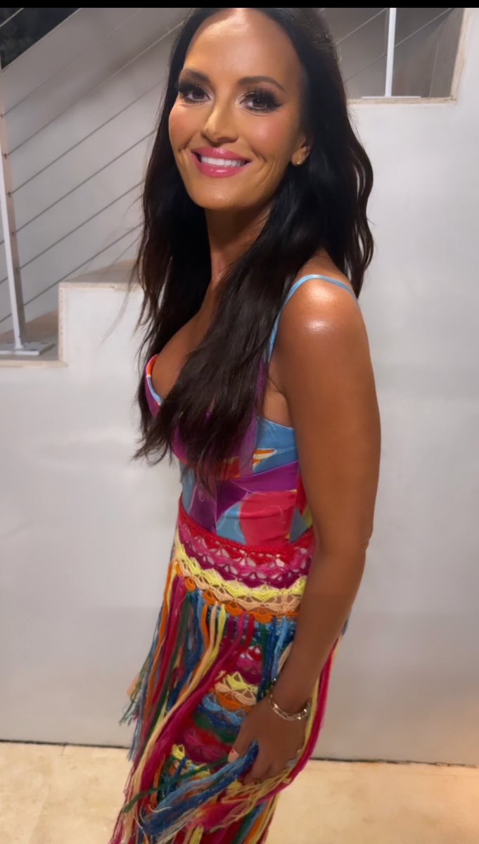 LisaBarlow7's tweet photo. I love my dress  ♥️ https://t.co/FJ253Lx1HN