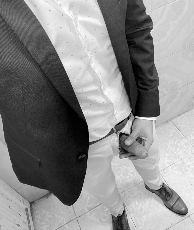 MexSuit9872's tweet photo. 👔

#gaysuit #gaysuitfetish #suit #gay #suitfetish #fetish #sheers #menatplay #morbo #suitedgay #trajeado #shoefetish https://t.co/NuebfrTzI7