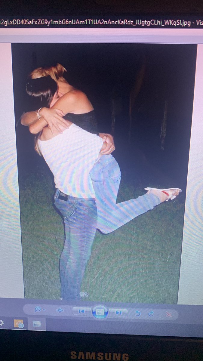 _herth's tweet photo. Comprei uma case pra abrir o hd do meu pc da adolescência e desbloqueando memórias muito boas:
Eu e minha amiga de infância em 2011 ❤️ https://t.co/Mpo0DL0vNj