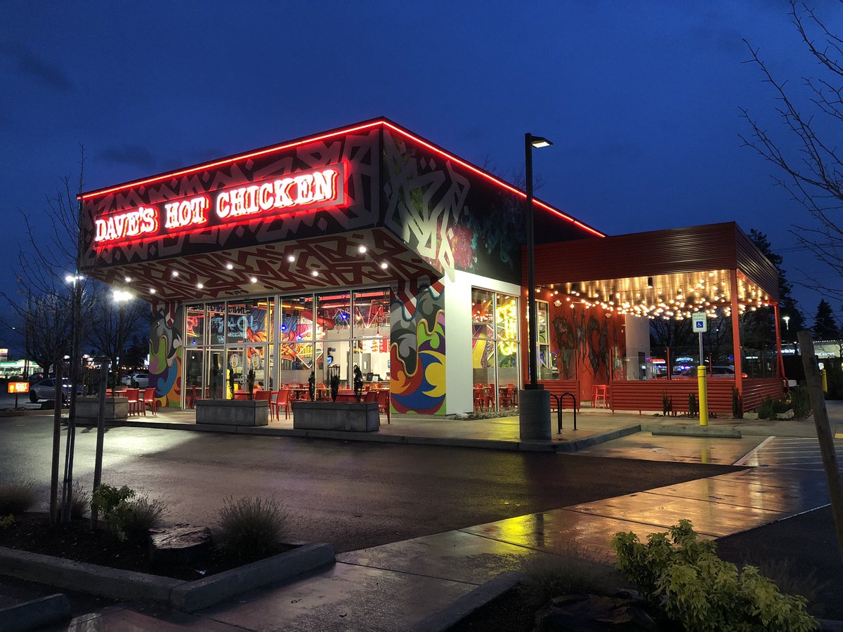 ExploresRetail's tweet image. Thought it’d be compelling to show a great angle photo of Dave’s Hot Chicken that late.