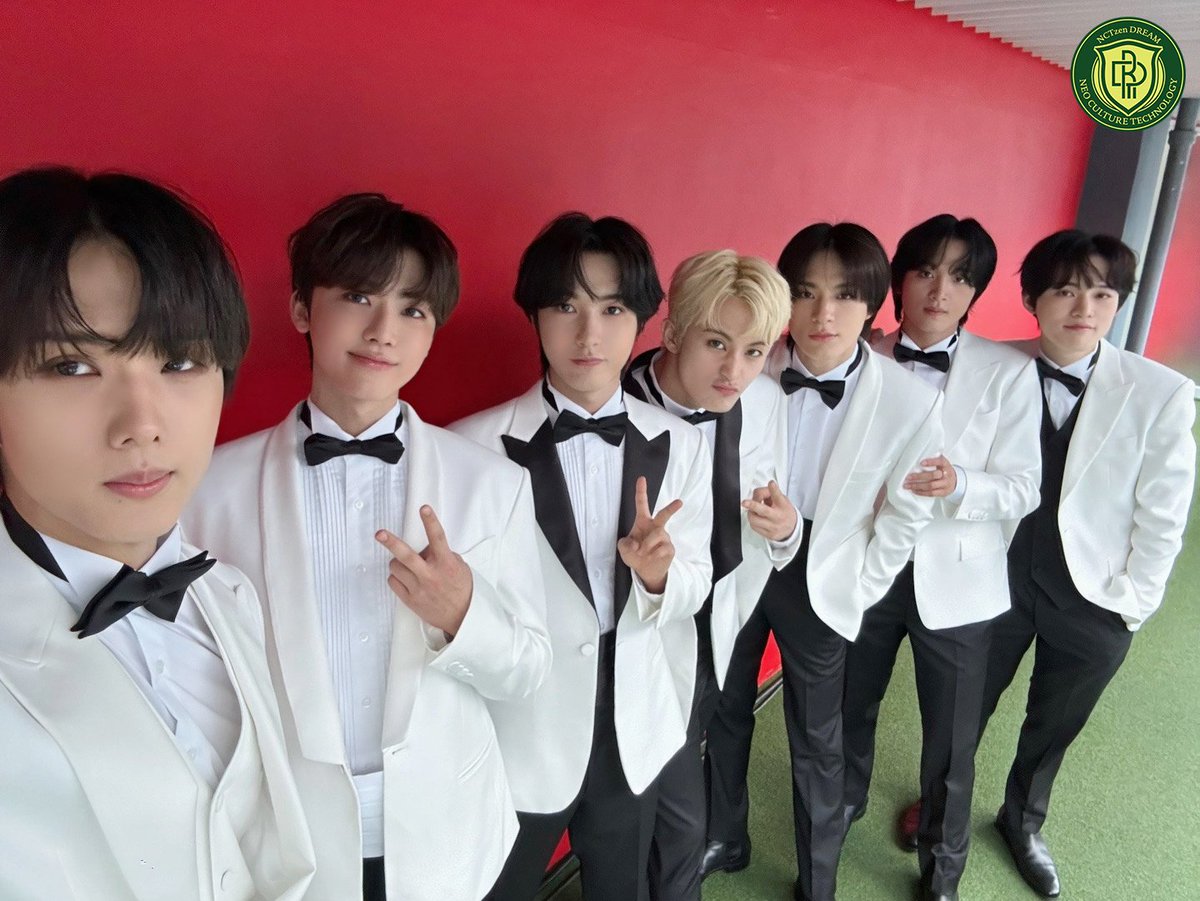 DREAM_archive__'s tweet photo. 드림 위버스

2024.01.02 #NCTDREAM THE 33rd SEOUL MUSIC AWARDS in BANGKOK 

본상 🏆 
대상 🏆 
시즈니 감사합니다💚 https://t.co/jvUS4FxrhP