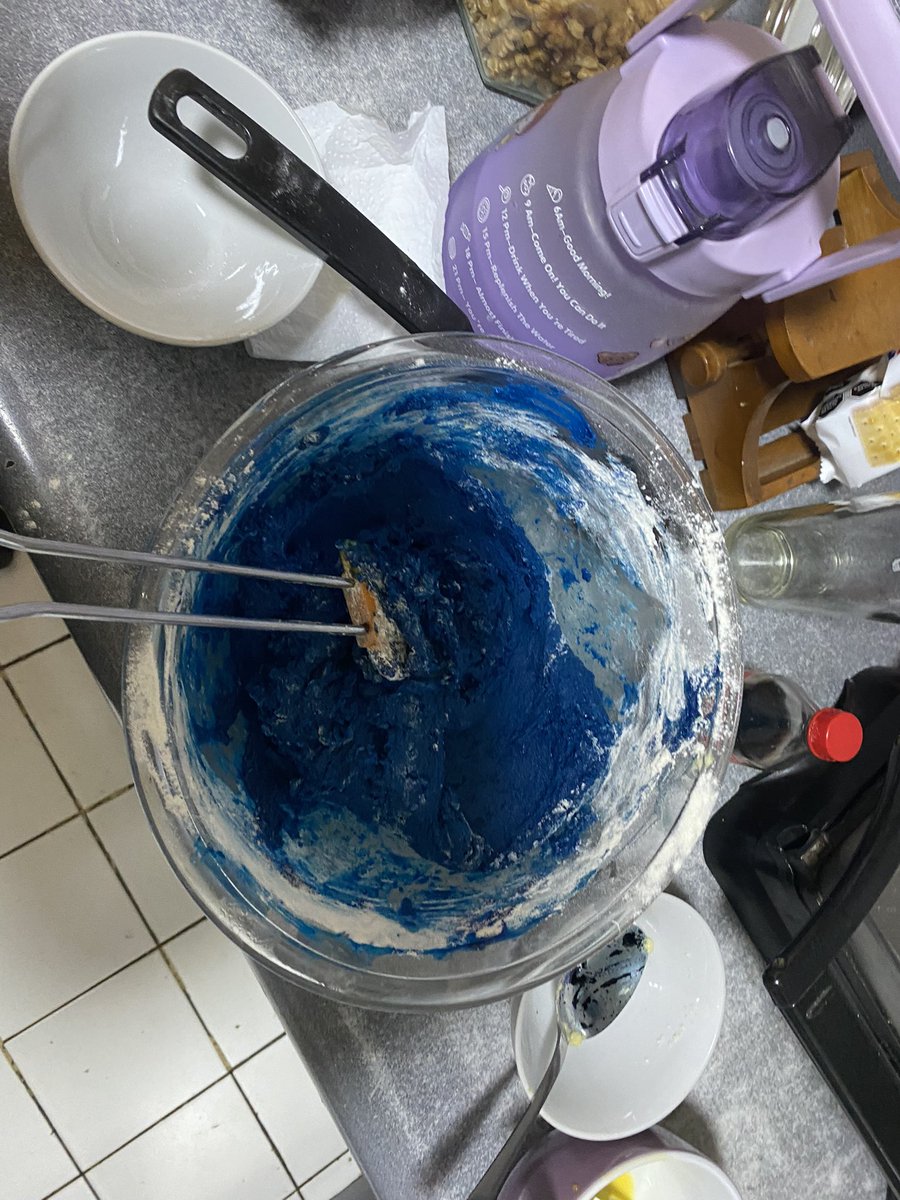 book_night__'s tweet photo. Me propuse comer comida azul cada ves que voy a ver los nuevos episodios de Percy Jakson:
Así que, aquí voy
#PercyJackson #PercyJacksonAndTheOlympians https://t.co/MK5xHGMpMu