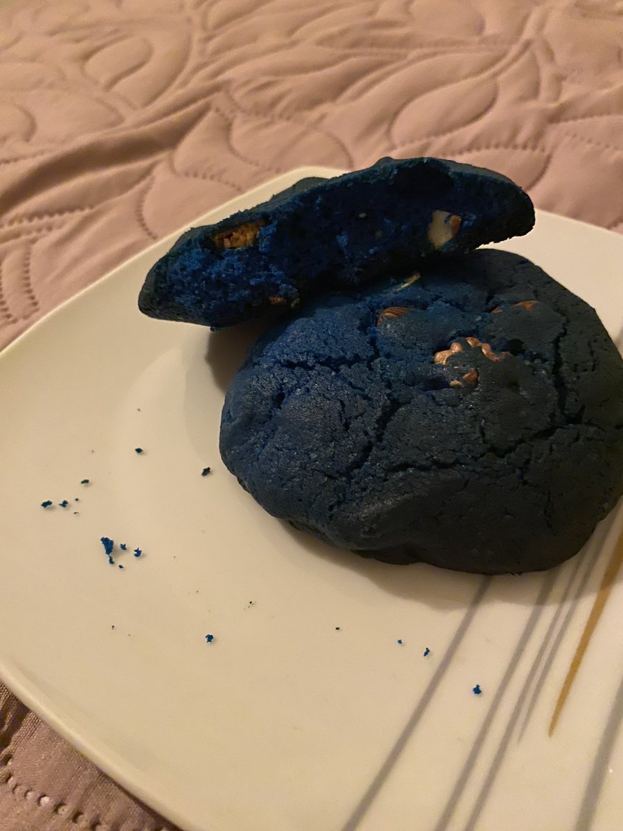 book_night__'s tweet photo. Me propuse comer comida azul cada ves que voy a ver los nuevos episodios de Percy Jakson:
Así que, aquí voy
#PercyJackson #PercyJacksonAndTheOlympians https://t.co/MK5xHGMpMu