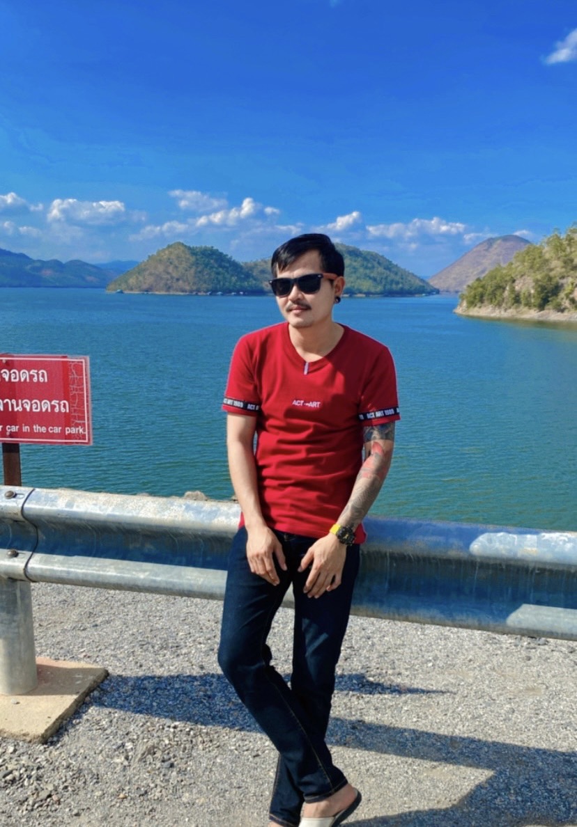 KmlChlad's tweet photo. ปีใหม่อยากได้ของขวัญชิ้นใหญ่หรืออยากได้เรา#กาญจนบุรี https://t.co/9LURSLCIGP