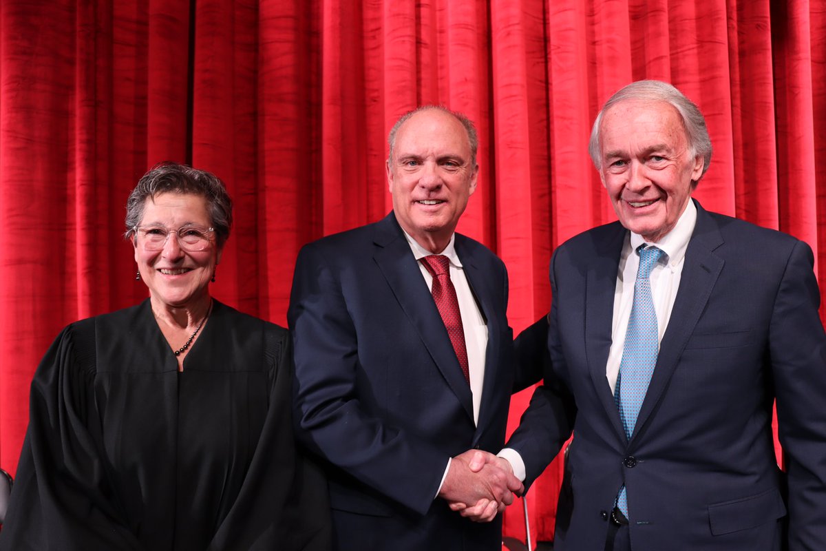 SenMarkey's tweet photo. The people of Worcester are lucky to have @MayorJoePetty at the helm once again. I am so glad I could join them tonight to celebrate his inauguration and all that makes Worcester great. https://t.co/CBnV3OwaQI