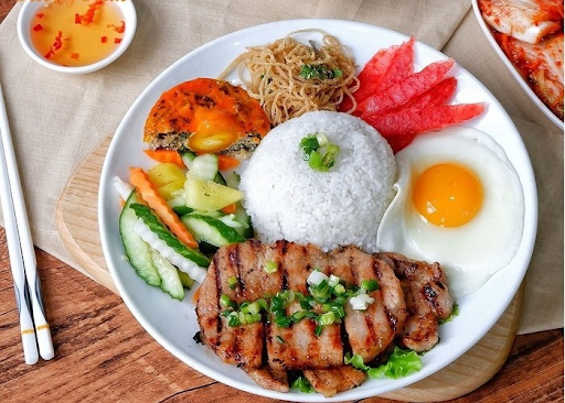 JestGlee's tweet photo. dậy ăn sáng a e còn sống ơi, chứ thế éo nào mà sáng nay 50% a e kều bị band là làm sao hả lol mút kia
cho a e bát cơm ăn tết coi nào, khó quá ai chơi với m nữa hả
mời a e ăn sáng cơm tấm với mình
chửi cho sướng mồm là ăn ngon lắm
#food #cook #cheef #vietnamfood https://t.co/0Qg1ggXi68