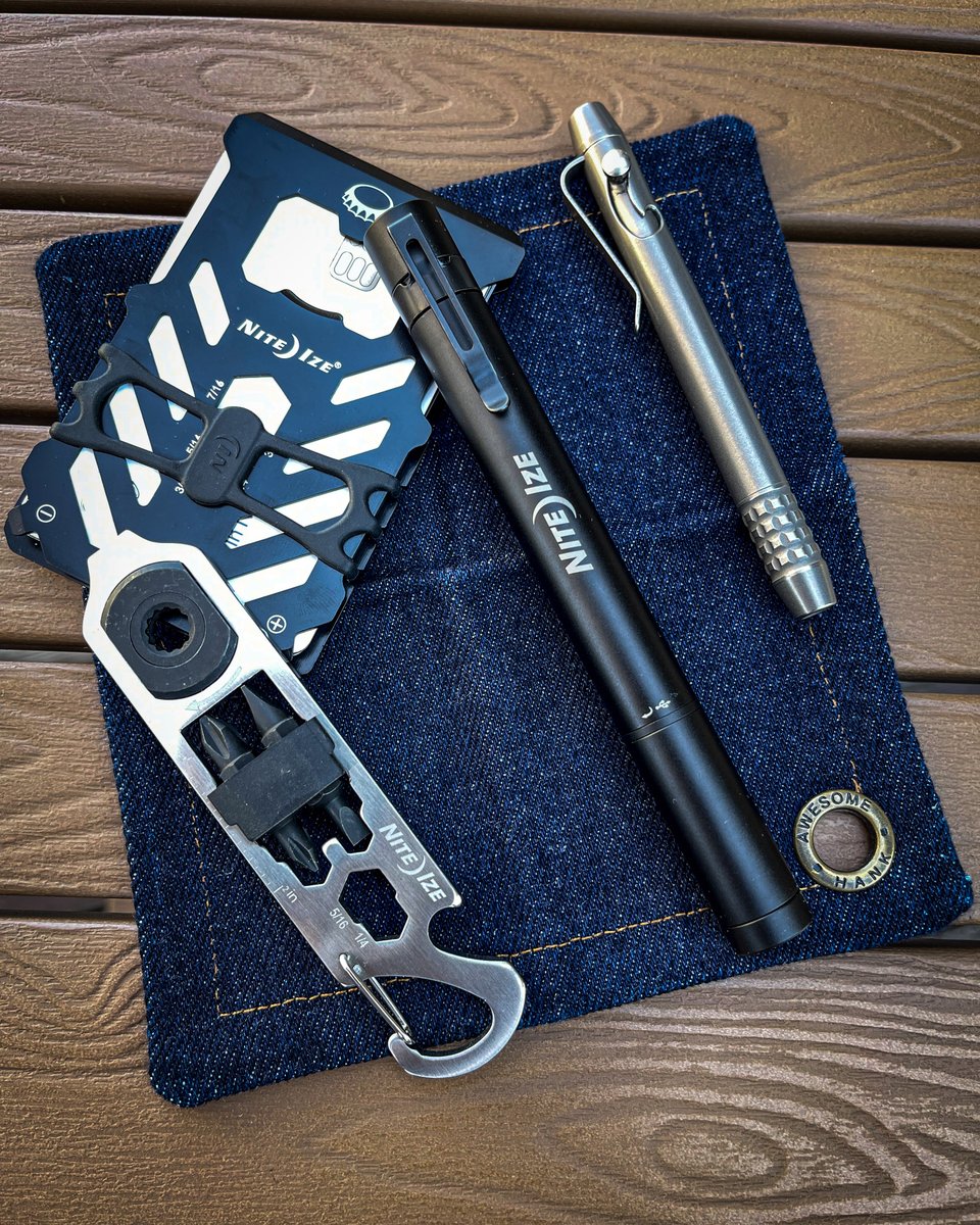NiteIze's tweet photo. If being more prepared for the everyday tasks in your life is one of your 2024 goals, we've got you covered! ✅
Photo: @kevs_dailycarry.
#NiteIze #edc #everydaycarry #edclight #flashlight #pocketdump #edcgear https://t.co/PGJi3JYtrT