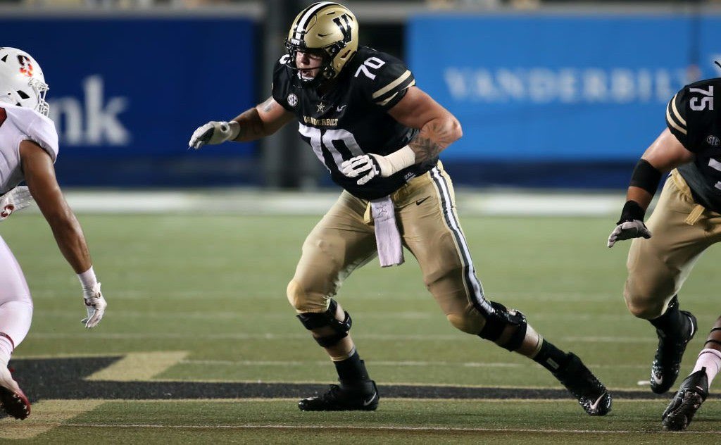 🚨Coming to 🛬 📍Fort Worth🚨 📨 Invite accepted for the 2024 @CGSAllStar ✅ OL @bradleyjashmore of @VandyFootball ✅ Team Captain ✅ Earned a @PFF run block grade of 77.4, 6th best among SEC OL #CGS2024