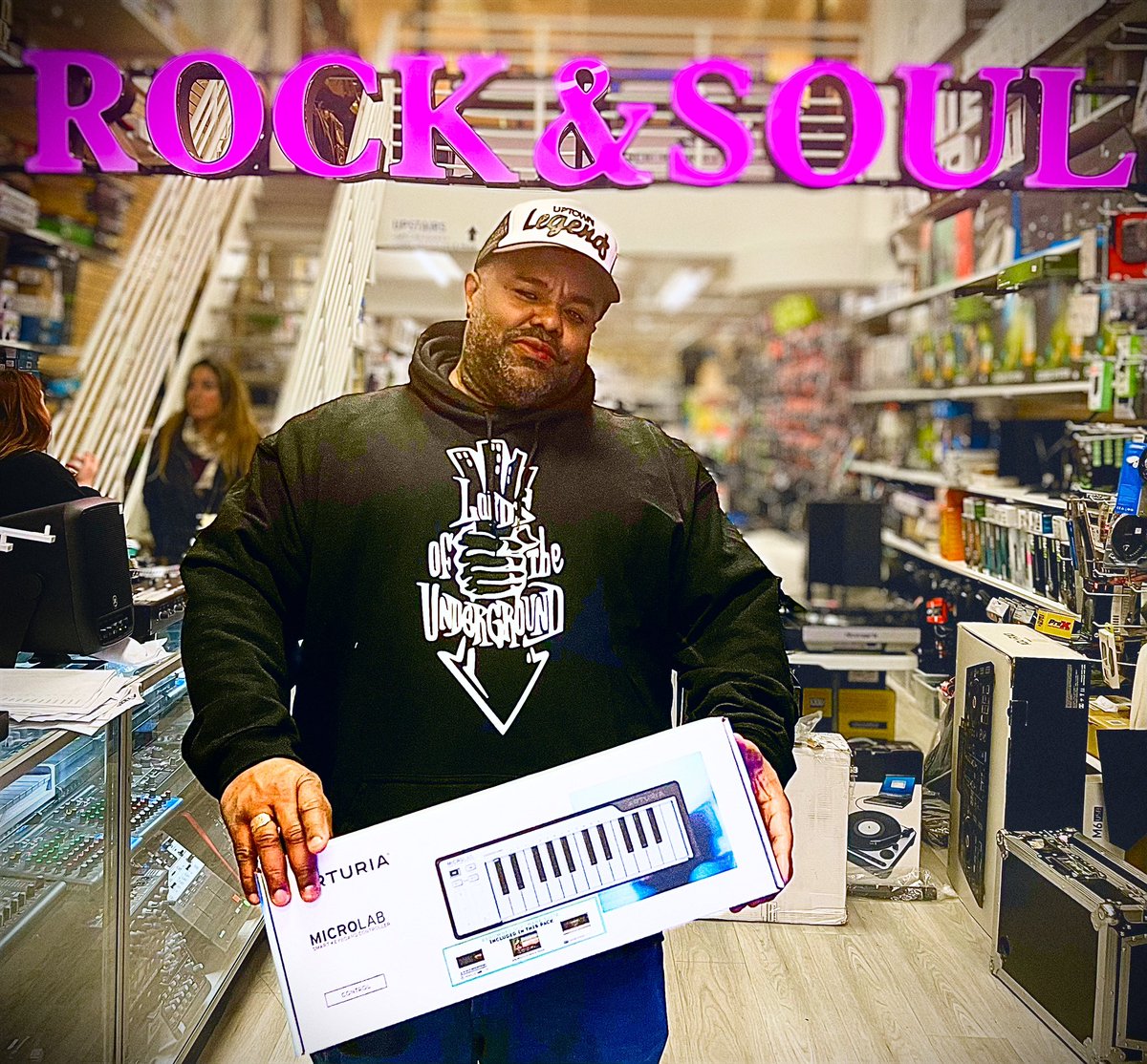 This right here was a Great Story! I was on my way out of town when I said “Wait a minute! The <a href="/djrockandsoul/">Rock and Soul</a> Christmas party was rockin at the moment! I gotta show my face!” When I got there <a href="/technicianthedj/">Technician TheDJ🇯🇲</a> was on, and I got to say what up to the other DJ’s like <a href="/dtaexperience/">DIAMOND The Artist</a>