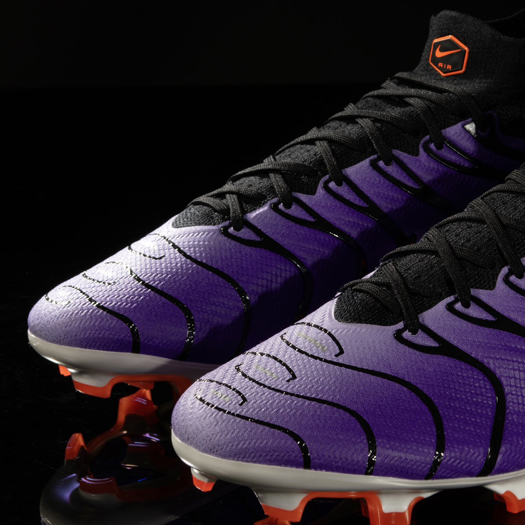 Football_Boots's tweet photo. The curvatures and sharp purple glow do look familiar, innit? 〰〰〰
-
Nike drop Air Mercurial Tn: https://t.co/bTRbCKNBlw
-
What do you think of Mbappe's latest Superfly 9s?
-
#nikefootball #mercurialsuperfly #superfly9 #airmax #Mbappe https://t.co/AcS3tLNeyK