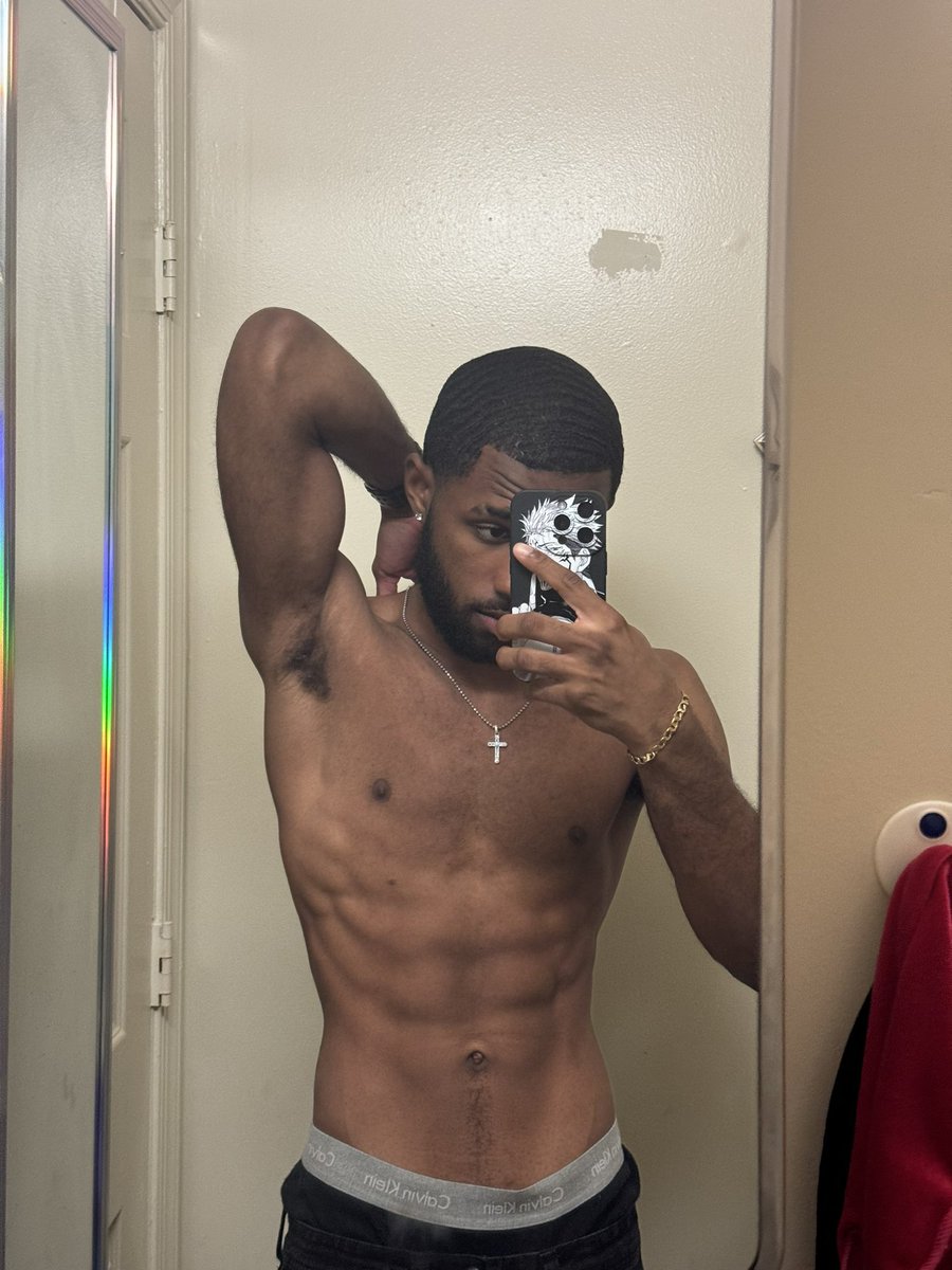 Joshilicioussss's tweet photo. Current physique entering 2024🫡 https://t.co/UBnj0lkE81