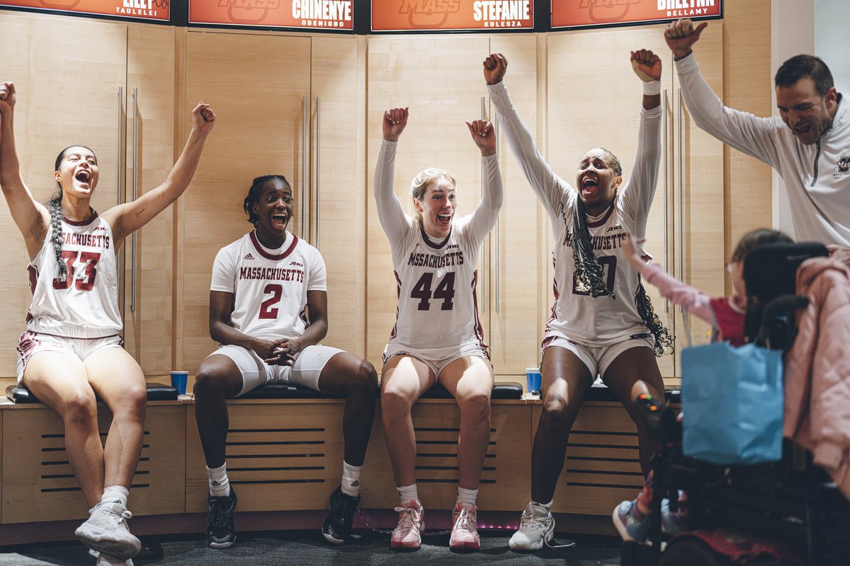 UMassWBB's tweet photo. DUB 😃 

#Flagship 🚩 https://t.co/hEAitBGRaD
