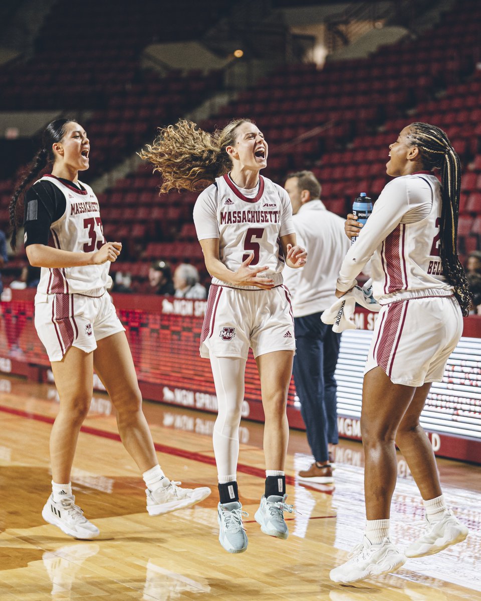 UMassWBB's tweet photo. DUB 😃 

#Flagship 🚩 https://t.co/hEAitBGRaD
