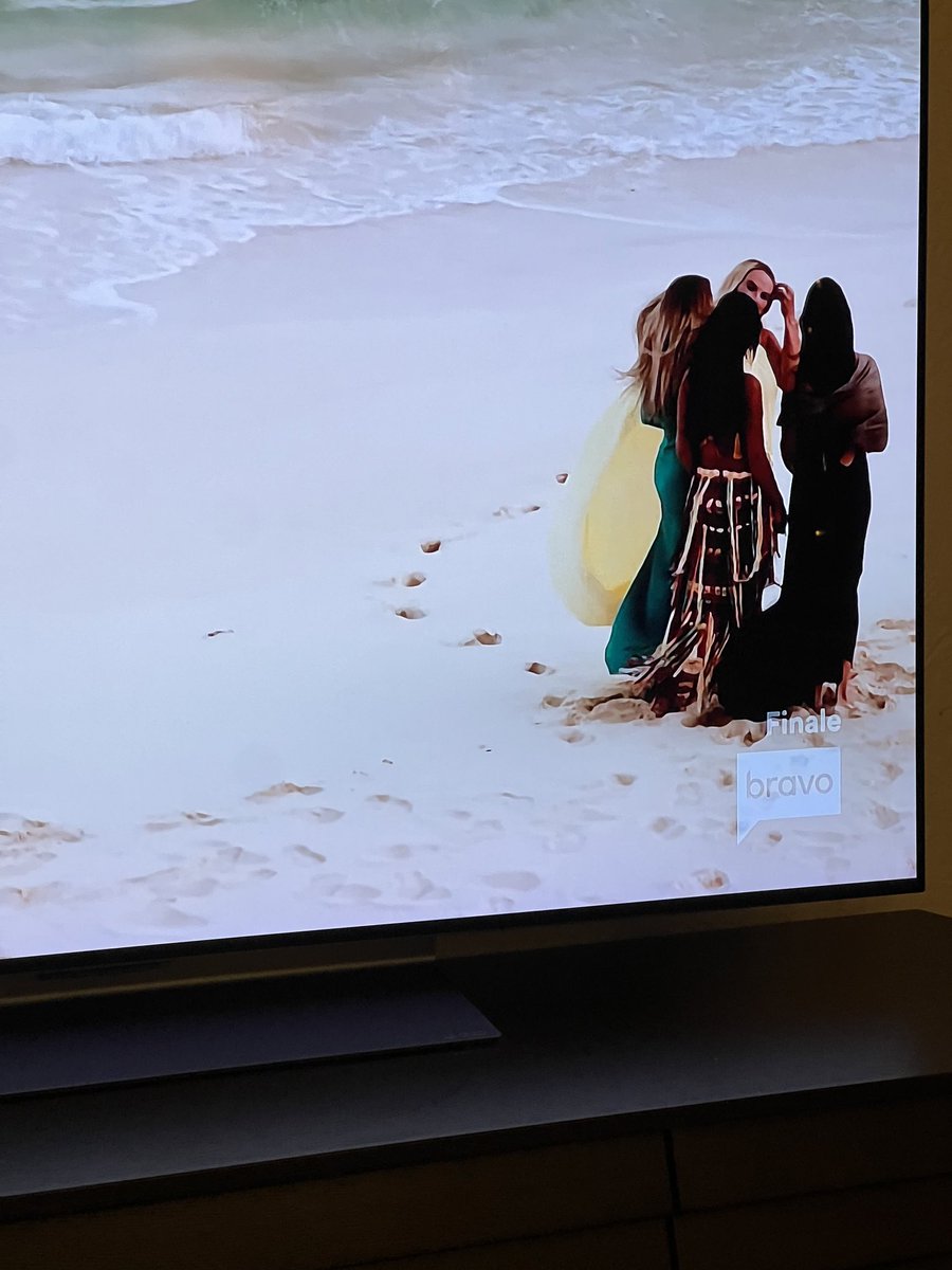 CriminalityShow's tweet photo. Somehow, heartbreak feels good in a place like this. #rhoslc https://t.co/vf3Ydrsa7E