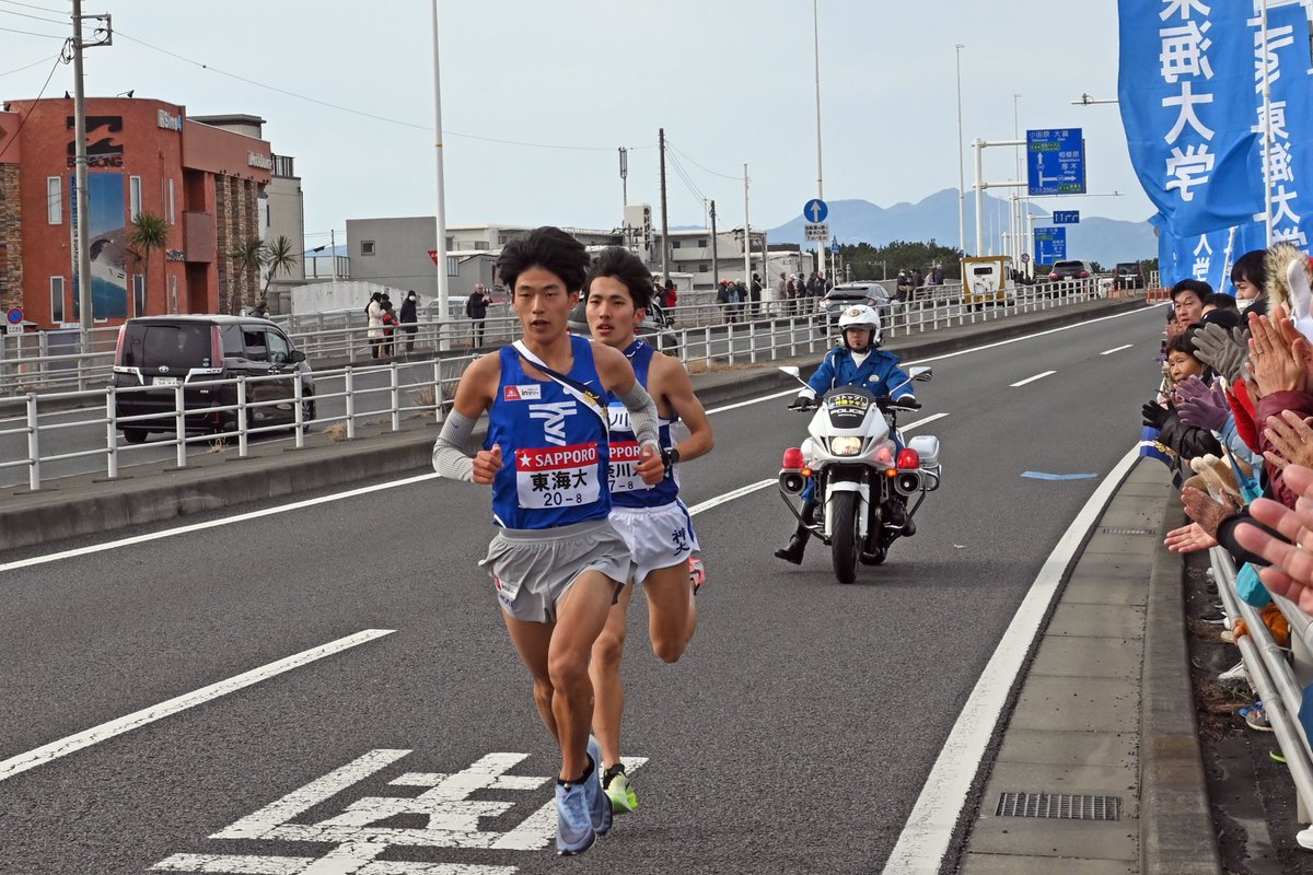 Tokai_Univ_'s tweet image. 8区の南坂選手🎽ライバル対決の走りに感動✨どんな困難にも負けないで最後まで走り切ってください🙏
#さかみなみ #gotokai #東海大 #箱根駅伝