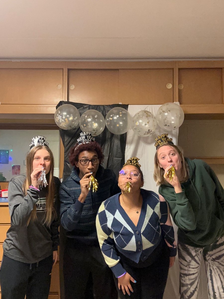 BlufftonSD's tweet photo. 2024 starting out strong β¨
#trainingtrip #teambonding https://t.co/WRwg6IWxF4