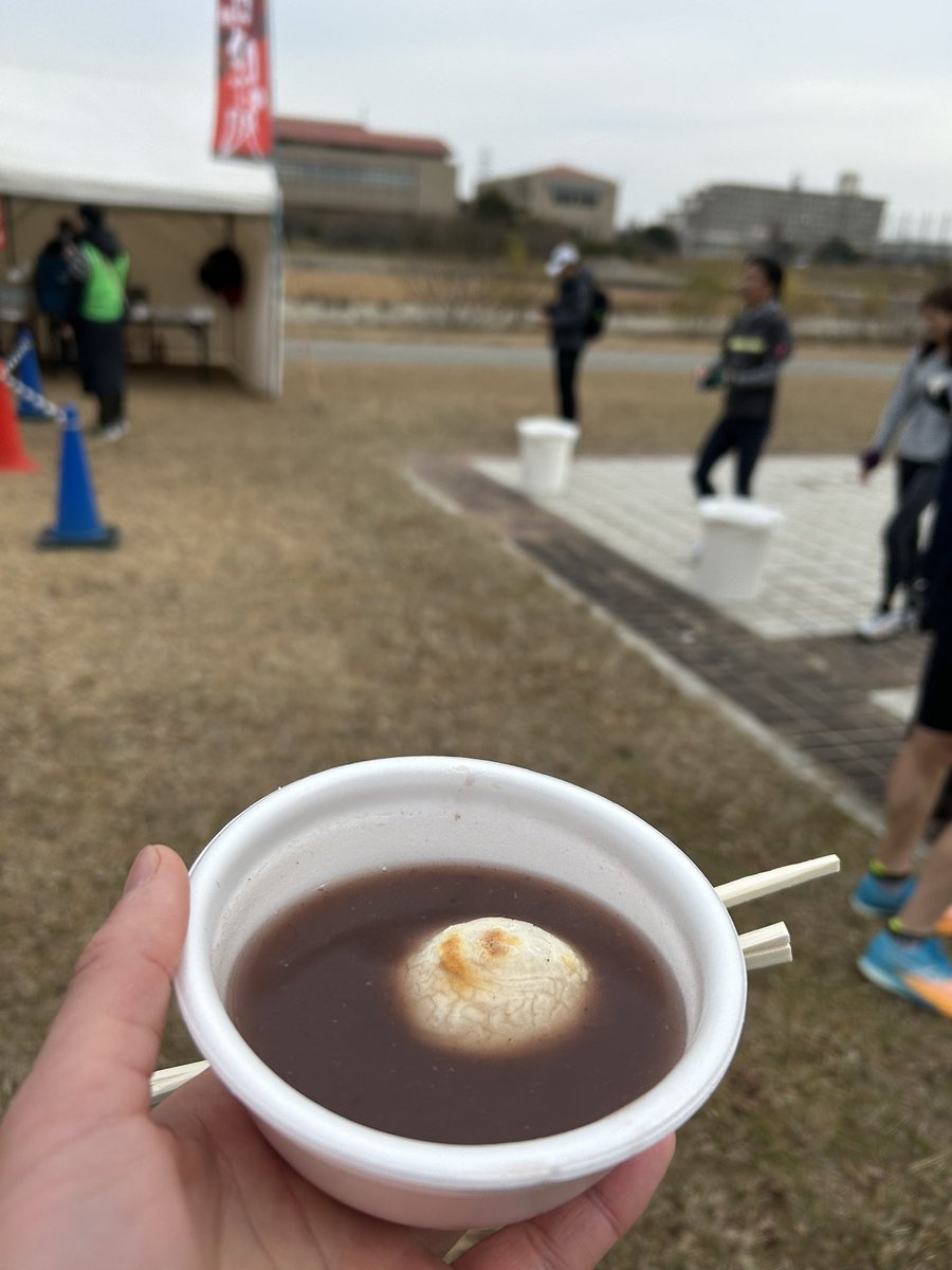 Hirosense_'s tweet image. ぜんざいマラソン10km(38′33)
打倒寝正月ということで新年早々10km走りました。限界おじさんの身体には普通に長かった…🤥
ぜんざいと野生のはばタンもゲット🐣
運営の方々新年からありがとうございました！