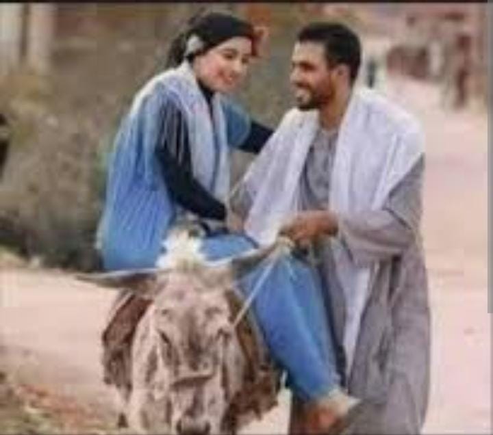 DanfaIssouf's tweet image. Il vaut mieux monter sur un âne et être à côté d&apos;un Homme que de montrer dans un véhicule et avoir un âne à côté

Il y&apos;a des personnes qui ont tout mais qui sont pauvres Et il y&apos;a des personnes qui sont pauvres mais qui ont tout
Allah nous suffit Il est Le Meilleur garant ☝️