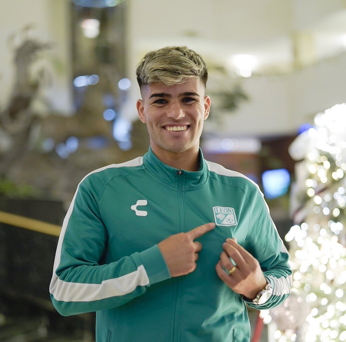 #OFICIAL 
Alan Medina 🇺🇾 es nuevo jugador de <a href="/clubleonfc/">Club León</a>, llega procedente de Liverpool de Uruguay.