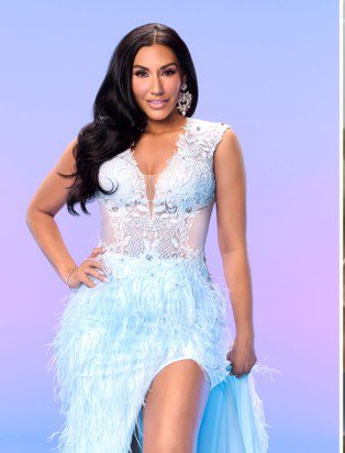 Realitytvguru13's tweet photo. Same person #RHOSLC https://t.co/2kG4uet5Fn