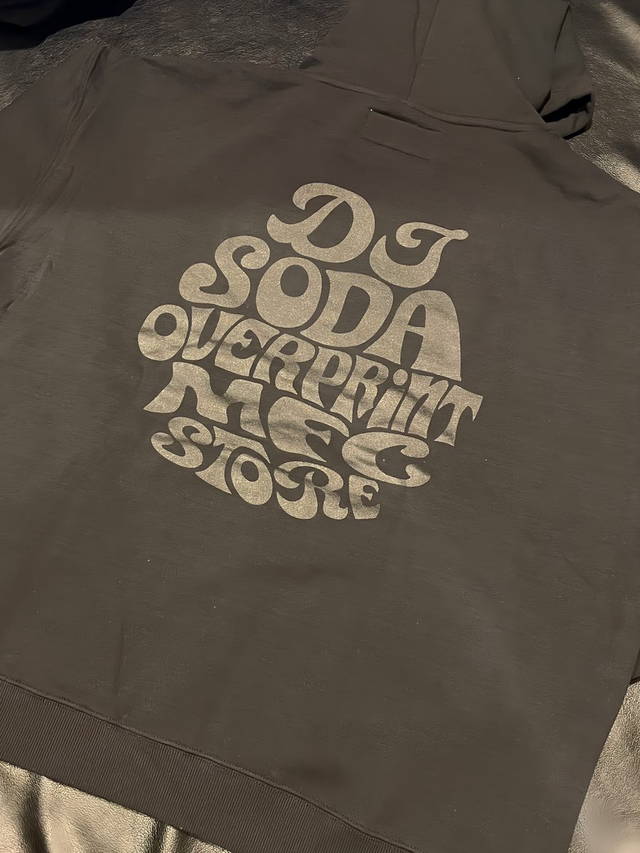 kamitora125's tweet photo. 1月2日
MFC STORE x over print x DJ SODA
Ver. COTOH HOODIE
好きなモデルさんに
好きな作家さん、好きなブランドに
お世話になってる方が
いらっしゃるブランドという
とんでもない好きな方達が
渋滞してるコラボの一枚。
#overprint
#overofficial
#mfcstore
#古塔つみ
#DJSODA https://t.co/wySfcVC1YR