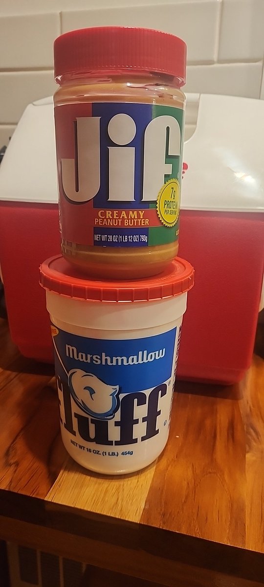Markusbanks4's tweet photo. Whatcha know about that duo? 🤣🤣 #newenglandfood #fluffanutta #bluecollarlunch https://t.co/kSRO3He6a9