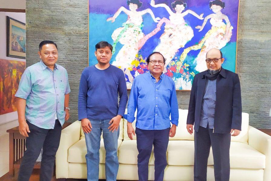 Kenangan bersama alm. Pak <a href="/RamliRizal/">Yayasan Inisiatif Rizal Ramli</a>. Seorang tokoh bangsa yang selalu kritis dan peduli pada berbagai masalah bangsa, terutama korupsi.

Indonesia telah kehilangan seorang nasionalis yg hebat. 

Innalillaahi wa inna ilaihi rojiuun. InsyaAllah almarhum husnul khotimah.