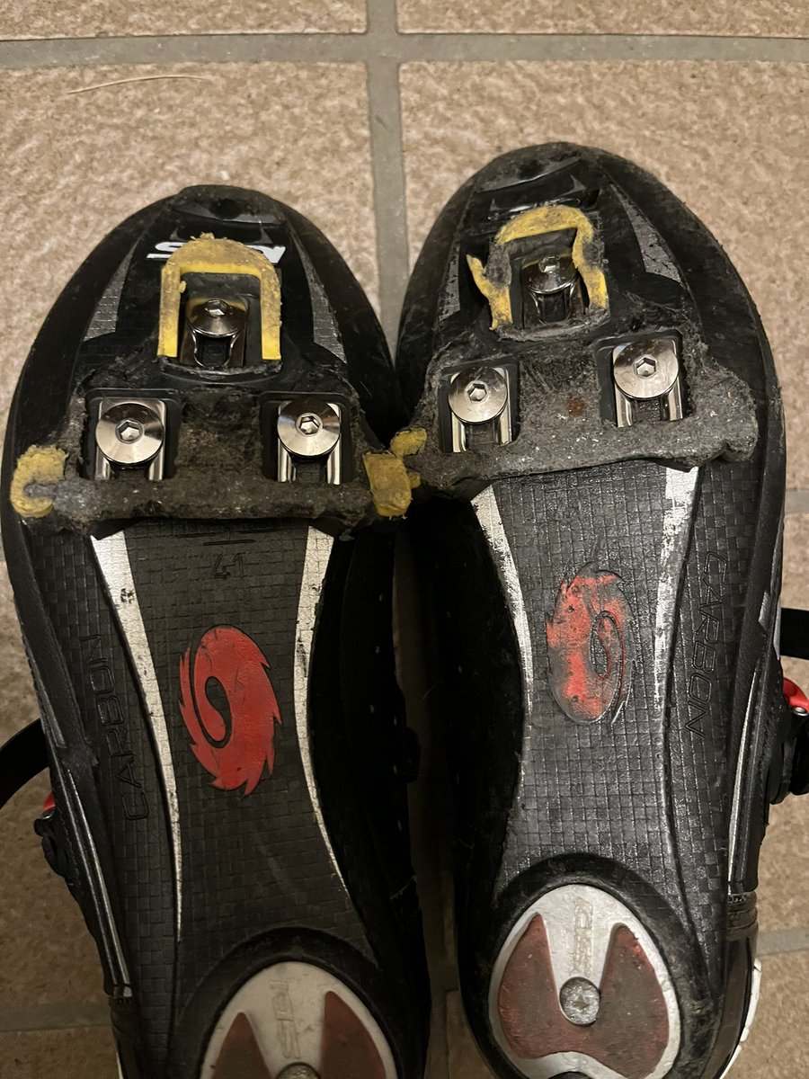 z_quadrifoglio's tweet photo. 特級呪物化していたクリートの祓除に成功致しました👟➰🙃
いまのところ位置調整も問題なさそう🚲😌
ビンディングの着脱がもの凄〜〜く楽になって、安心です😊
#ビンディングシューズ
#SPD_SL
#クリート https://t.co/TF7zURvrfI