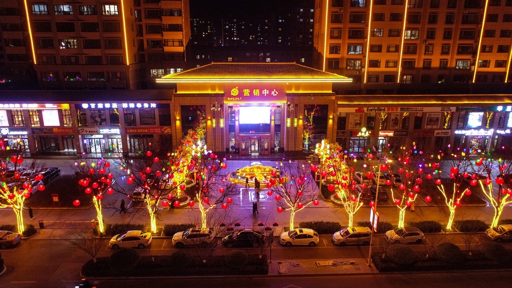 ExploreGansu's tweet photo. ✨🎉Dazzling lights illuminate the New Year!
🎄🌈As the dawn of a new year beckons, the trees along the road in Kongtong district, Pingliang, Gansu province, lit up with colorful lights, creating a festive mood to welcome the new year. #CharmingGansu #GansuGlance https://t.co/GmpI9ER2kP