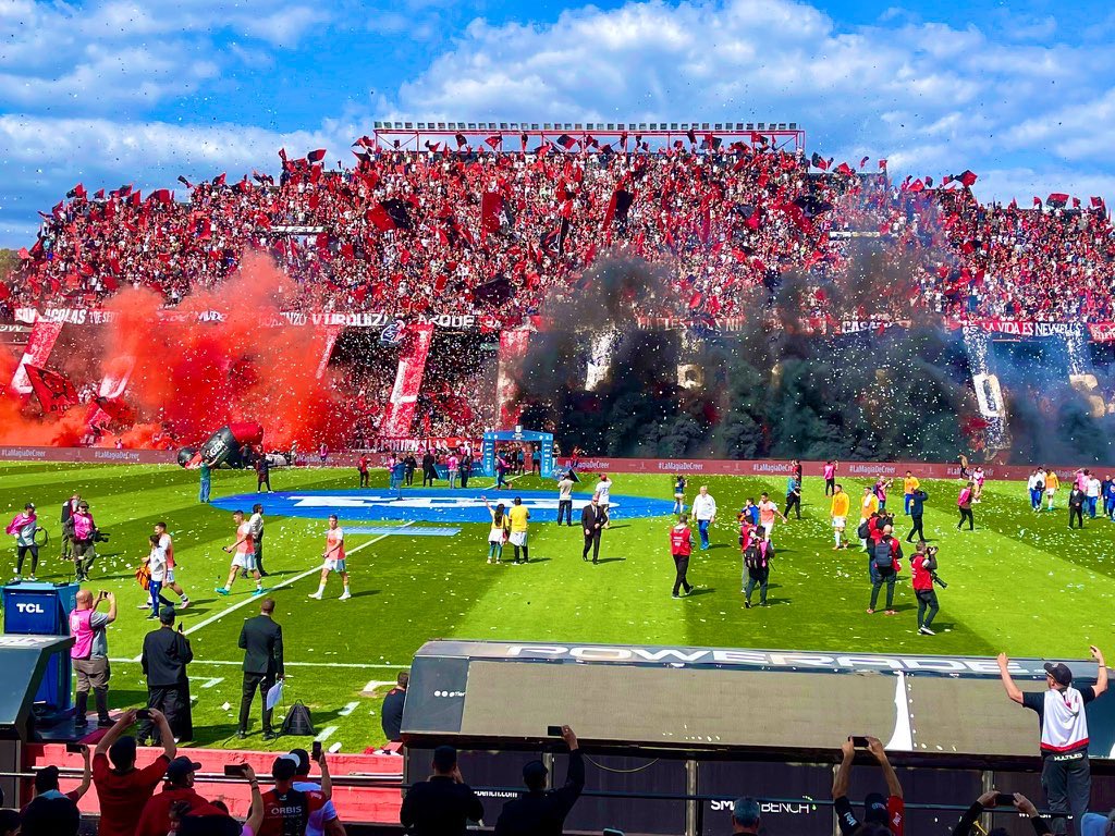 ReLeproso04's tweet photo. Y si el equipo anda mal algún motivo encontraré, para estar contigo, para alentarte otra vez… no hay nada igual🔴⚫️ https://t.co/MuFuEz9MQw