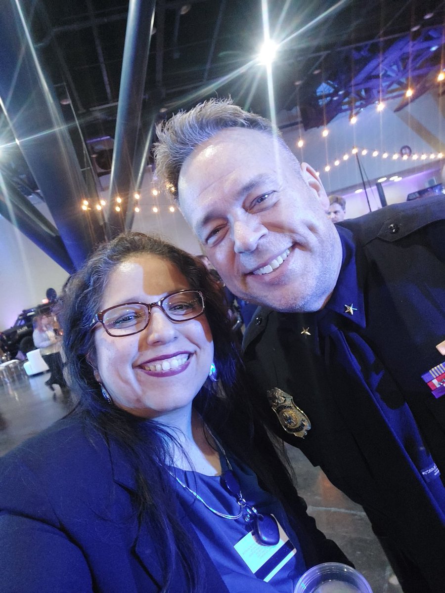 mmmjsaldivar's tweet photo. A great way to end the evening stopped by the #partyontheplaza appreciation celebration for @HoustonTX  municipal employees. Great time chatting, lots of food, music &amp; a few 📸 with some of my favorite people.
#InauguralDay https://t.co/ajyyBdyyM0